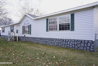 5009 Silver Gate Dr, Grand Forks, ND 58203