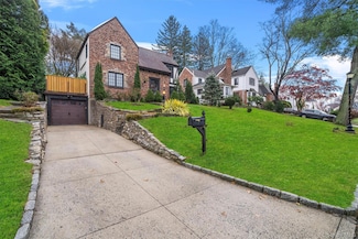 20 Whistler Rd, Scarsdale, NY 10583