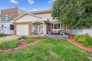 716 6th St NE, Minneapolis, MN 55413