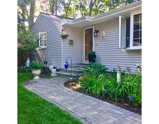6 Ladd Hill Rd, Lynn, MA 01904