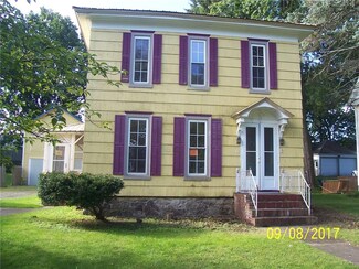 11 Smith St, Sodus, NY 14551