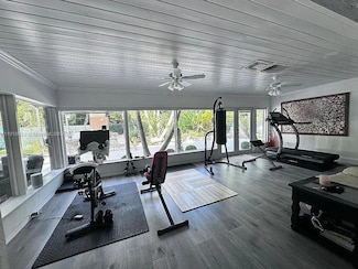 8290 Sunset Dr, Miami, FL 33143