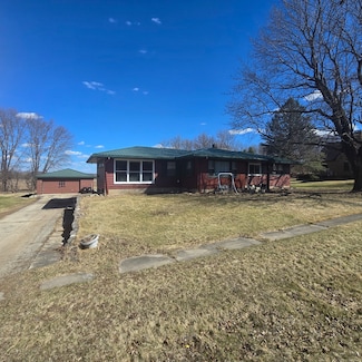 607 S Garfield St, Leaf River, IL 61047