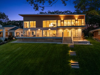 602 Lawn Ave, Holland, MI 49424