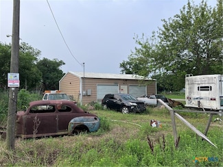 87 1st St, Telferner, TX 77988