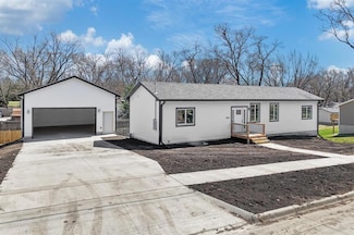 4813 SW 5th St, Des Moines, IA 50315