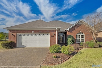 818 Village Ct SW, Decatur, AL 35603