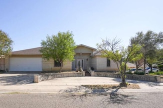 1301 Lois Ln, Laredo, TX 78045