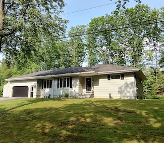 76 Parkview Ave, Livermore Falls, ME 04254