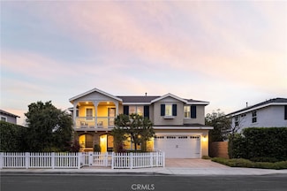 135 Walnut St, Costa Mesa, CA 92627