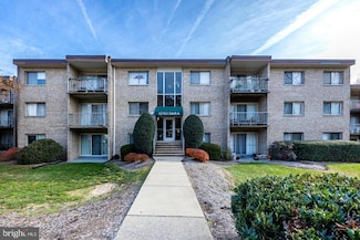 12703 Dara Dr Unit 302, Woodbridge, VA 22192
