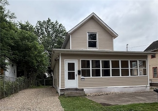 1063 Raymond St, Akron, OH 44307