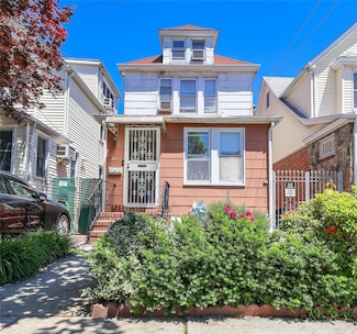 68-37 Kessel St, Flushing, NY 11375