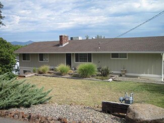 1316 Oakdale Ln, Redding, CA 96002