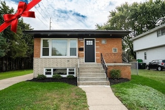 2601 W 98th Place, Evergreen Park, IL 60805