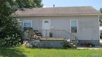 110 Benton St, Mount Olive, IL 62069