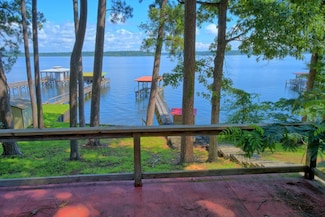 505 Sparrow Ln, Hemphill, TX 75948