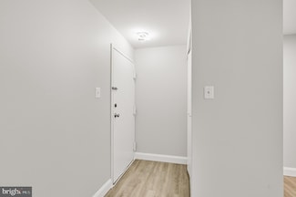 1664 Parkcrest Cir Unit 201, Reston, VA 20190