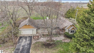 16981 Peninsula Dr, Traverse City, MI 49686
