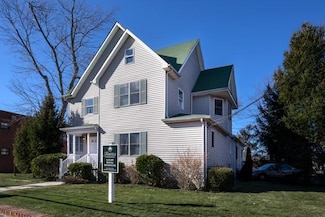 689 Conklin St Unit A3, Farmingdale, NY 11735
