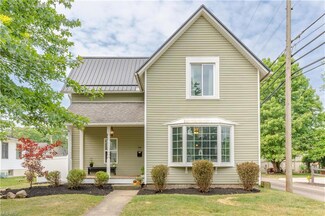 714 N Walnut St, Dover, OH 44622