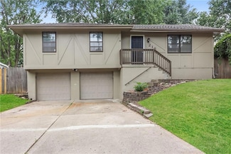 216 SW Richwood Ln, Blue Springs, MO 64014