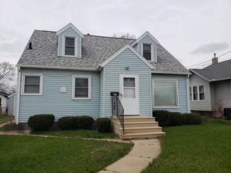 2417 E 4th St, Waterloo, IA 50703