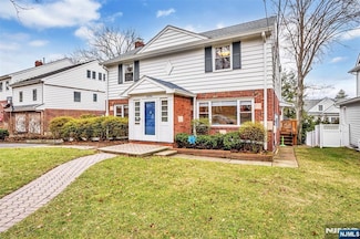 1284 Wellington Ave, Teaneck, NJ 07666