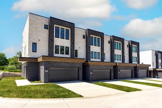 2726 Fleur Dr Unit 17, Des Moines, IA 50321