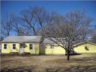 817 Main St, Halstead, KS 67056