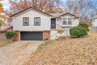 309 SE Shamrock Ln, Blue Springs, MO 64014