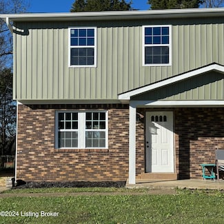 744 Brian Ct, Radcliff, KY 40160