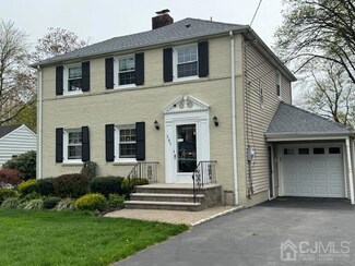 157 Meadowbrook Dr, North Plainfield, NJ 07062