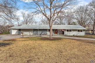 2710 SW Burlingame Rd, Topeka, KS 66611