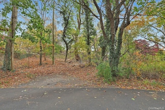 2 Shelburne Rd, Yonkers, NY 10710