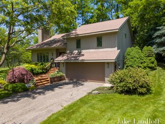 3441 Eastridge Ct NE, Grand Rapids, MI 49525