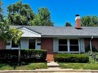 3 Robin Hood Ln, Northfield, IL 60093