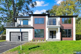 7 Boulderwood Dr, Livingston, NJ 07039