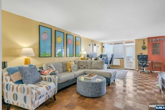 2150 Center Ave Unit 17D, Fort Lee, NJ 07024