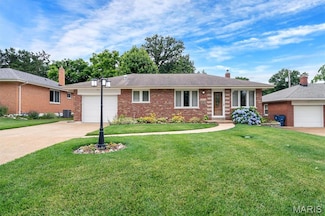 10710 Winthrop Ct, Saint Louis, MO 63123