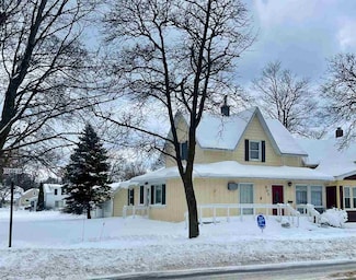 507 State St, Charlevoix, MI 49720