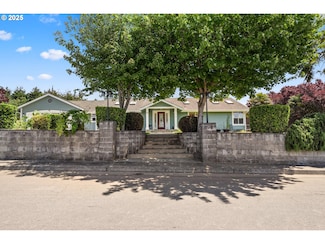1315 Homestead Rd, Brookings, OR 97415