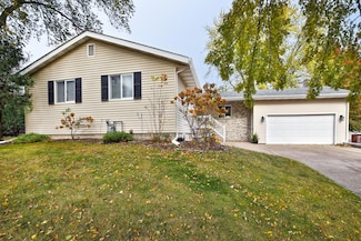 332 13th St SW, Owatonna, MN 55060