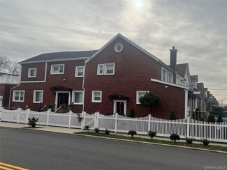 11601 221st St, Cambria Heights, NY 11411