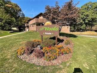 6850 Carriage Hill Dr, Brecksville, OH 44141