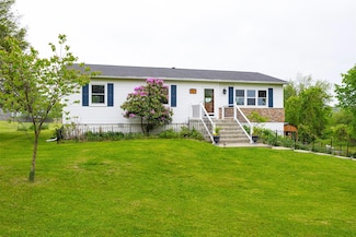 186 Oswego Rd, Pleasant Valley, NY 12569