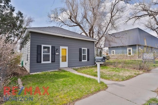 312 S 4th St, Douglas, WY 82633