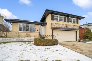 8248 N Knight Ave, Niles, IL 60714