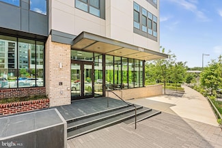 1761 Old Meadow Rd Unit 104, McLean, VA 22102