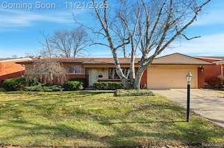 15454 Golfview St, Livonia, MI 48154